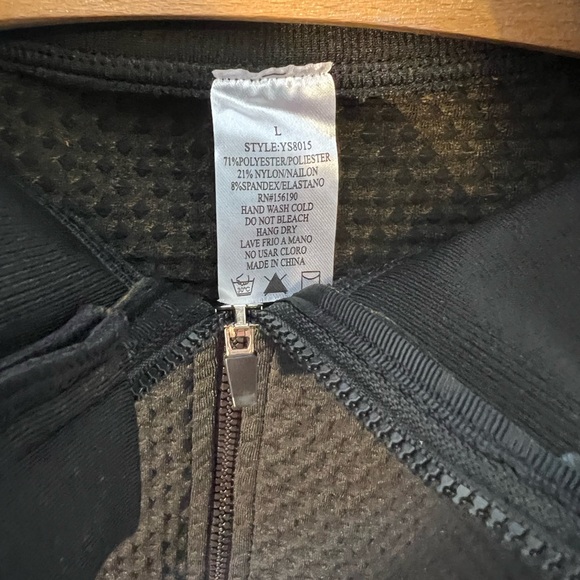 YI TONG 2PC OUTFIT SZ L (Juniors) NWT - Picture 3 of 8